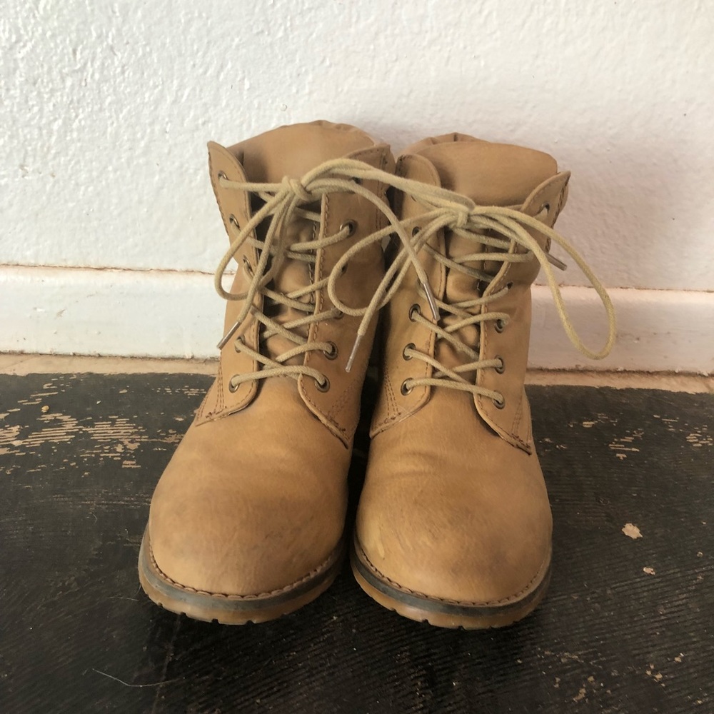 Cathy Jeans Tan faux leather lace up boots